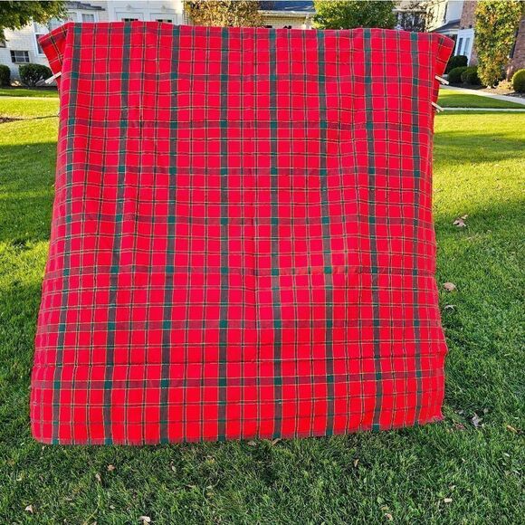 Y2K Holiday Plaid Tablecloth W. Gold Metallic Thread Detail. - Picture 12 of 15